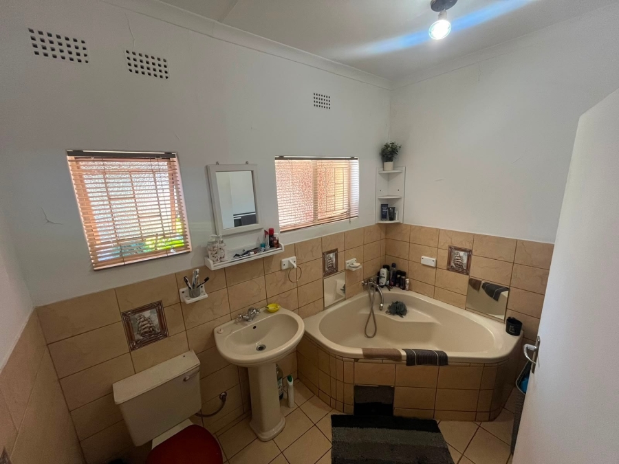 3 Bedroom Property for Sale in Geelhoutpark North West
